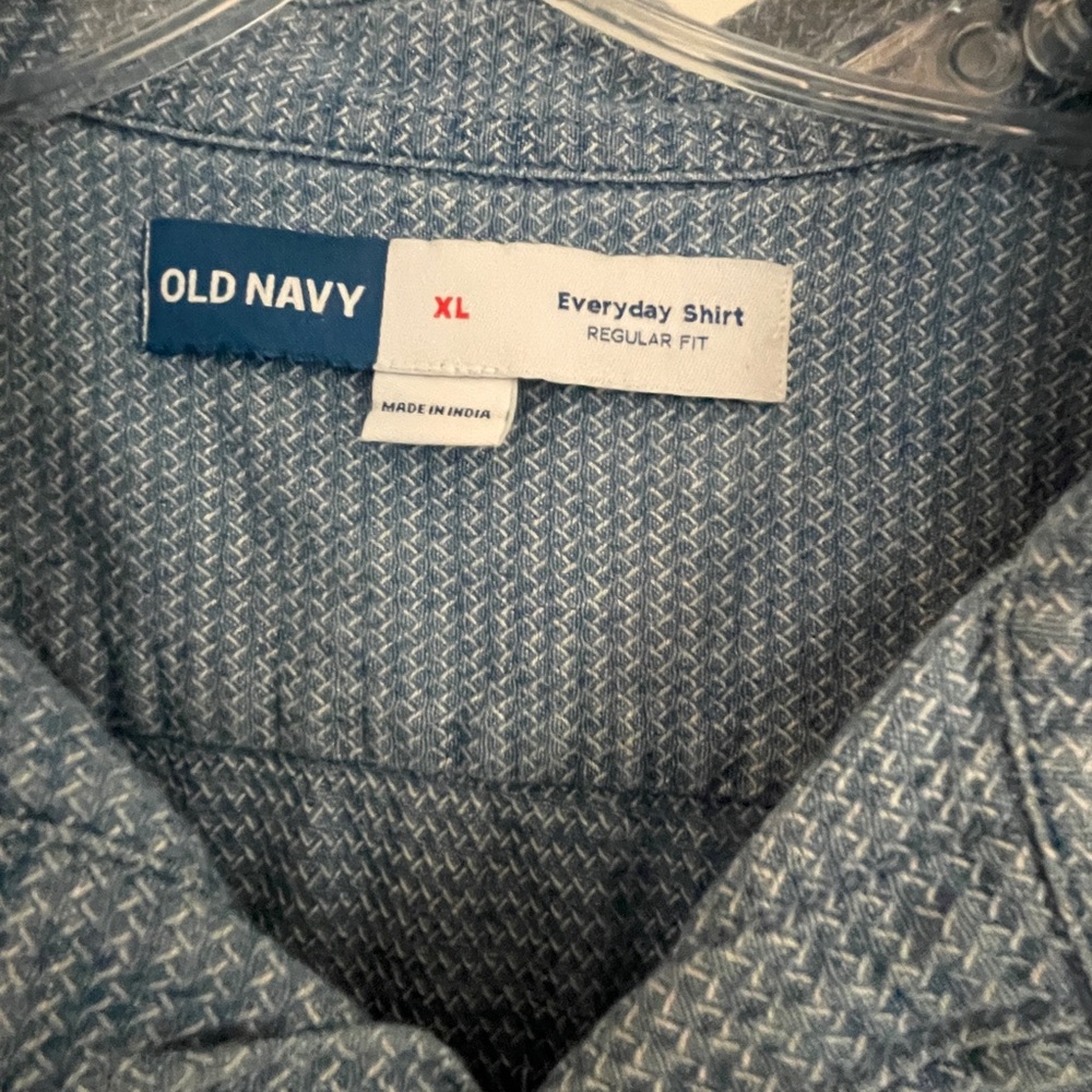 Old Navy Men's Slate Blue Patterned Button Down Shirt - Picture 3 of 5